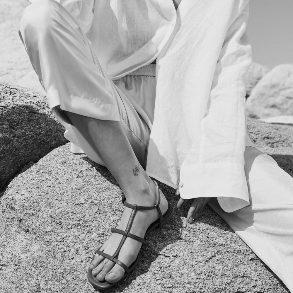 J. Crew Womens Abbie Flat T-Strap Leather Sandals Neon Poppy Size 7 NWOB Preppy - Picture 10 of 10